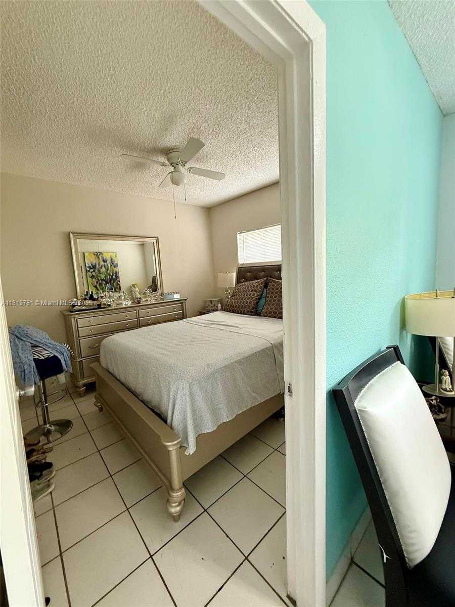 Small Image of Miami Number 7