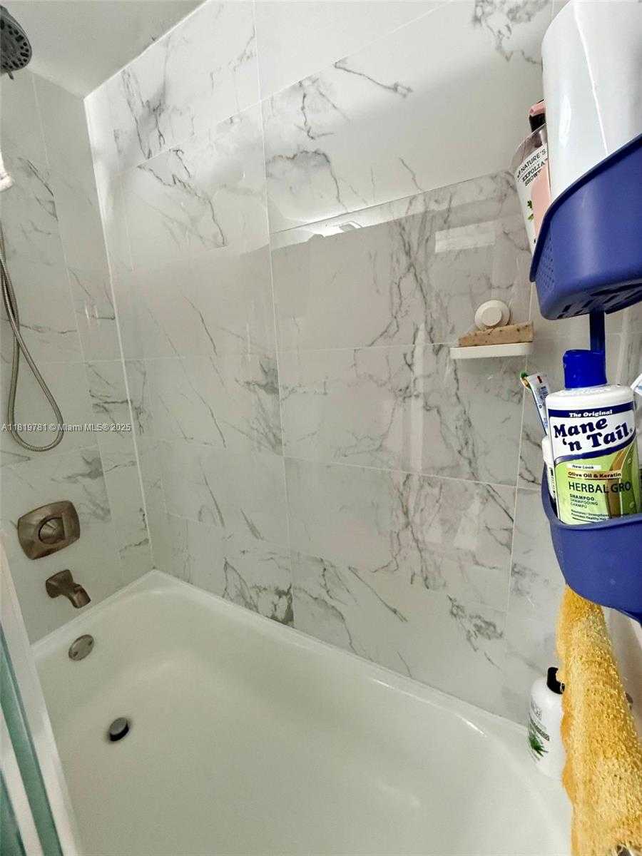 Small Image of Miami Number 8