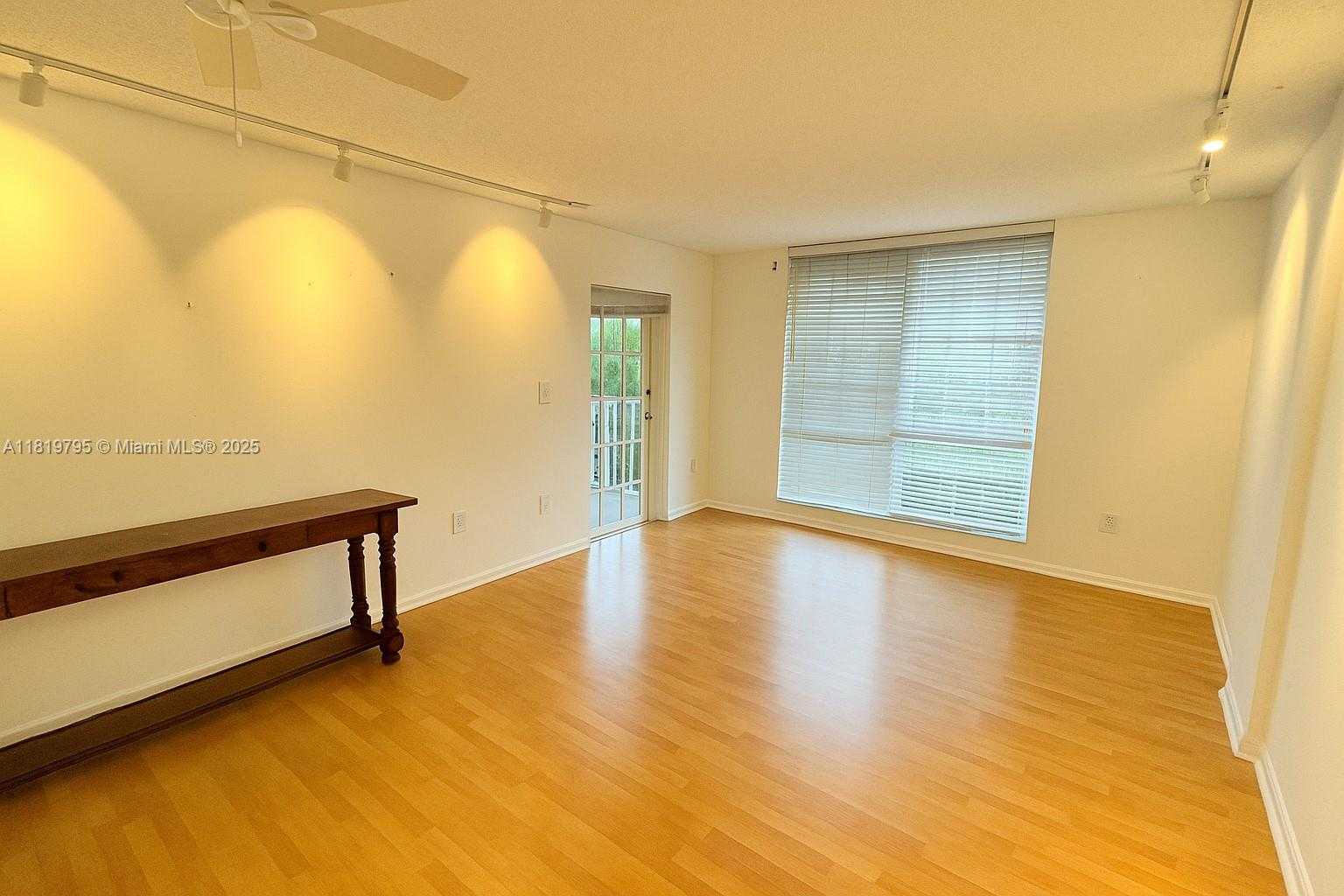 Small Image of 1280 SOUTH ALHAMBRA CIR #1308, Coral Gables Number 3