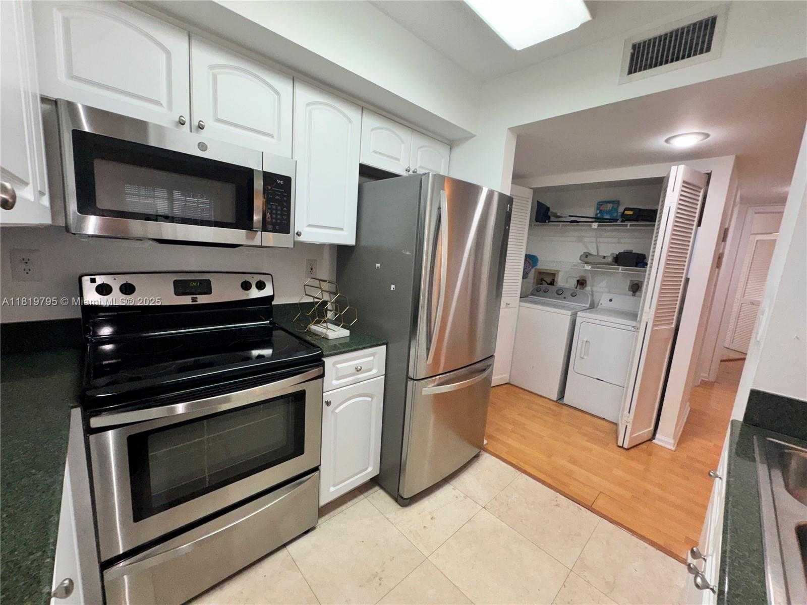 Small Image of 1280 SOUTH ALHAMBRA CIR #1308, Coral Gables Number 4