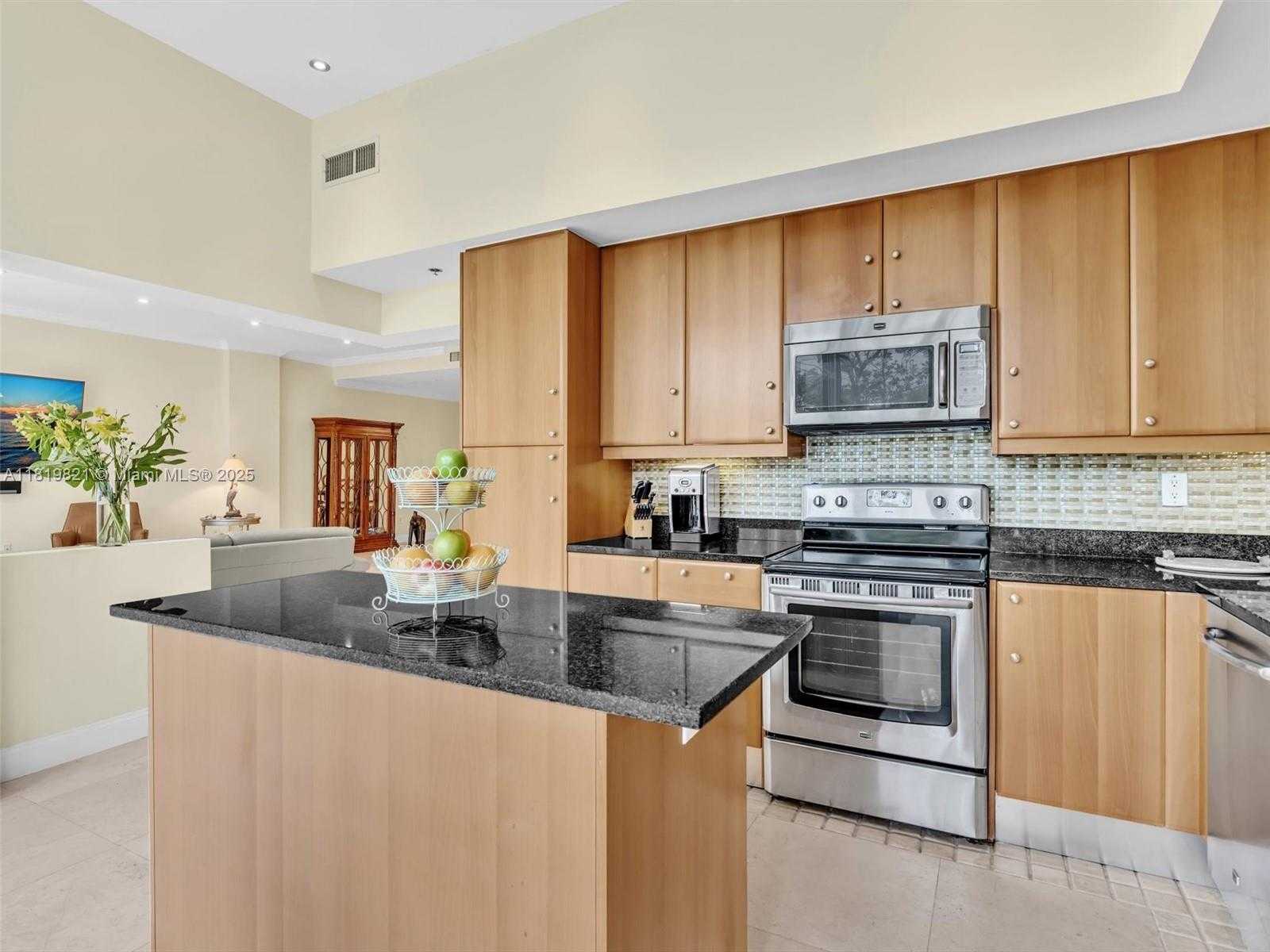Small Image of 16500 COLLINS AVE #TH-10, Sunny Isles Beach Number 15