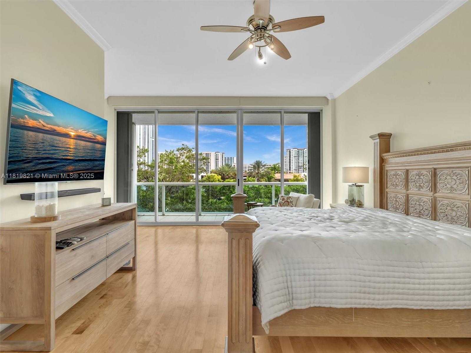 Small Image of 16500 COLLINS AVE #TH-10, Sunny Isles Beach Number 32