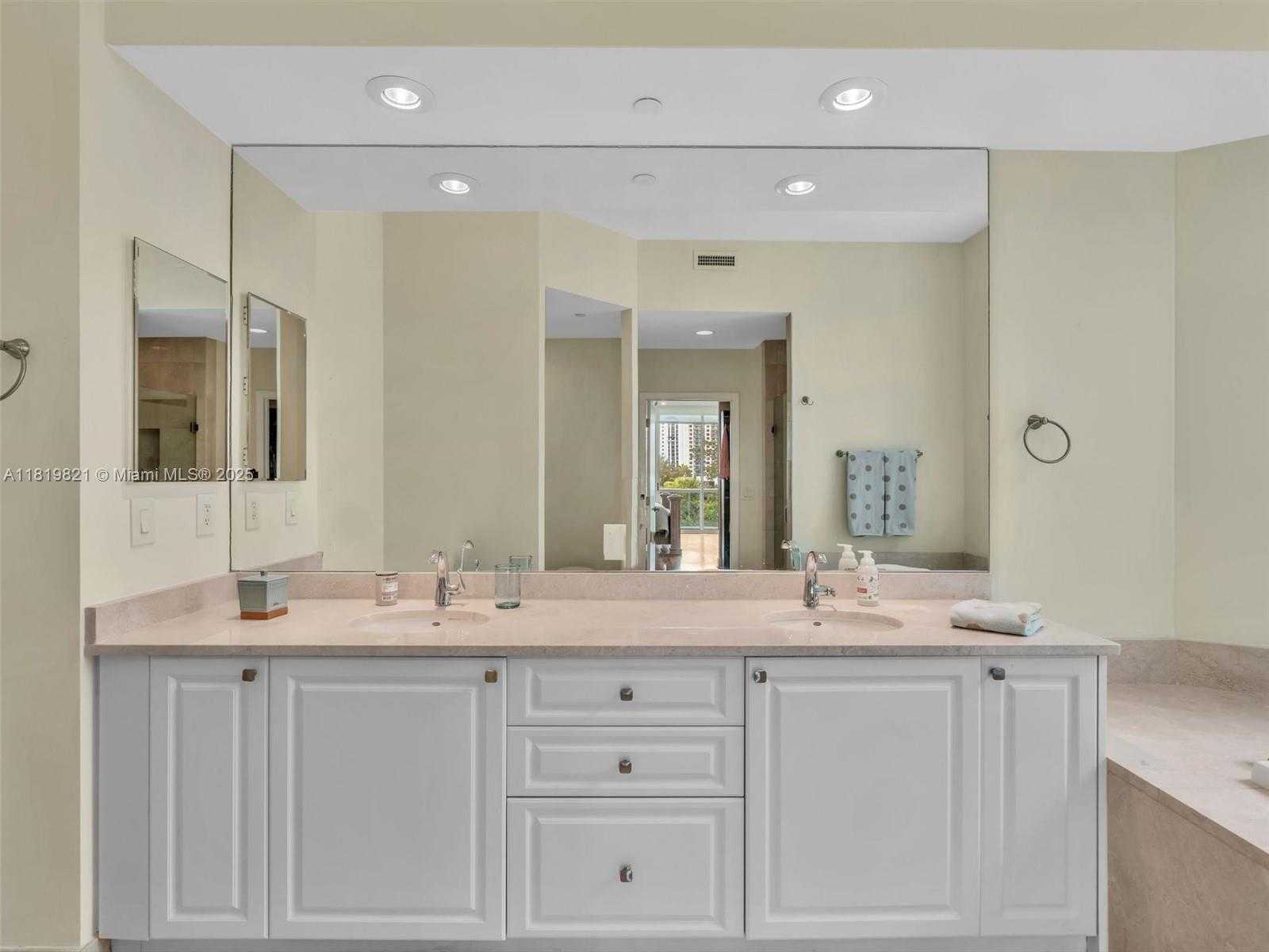 Small Image of 16500 COLLINS AVE #TH-10, Sunny Isles Beach Number 37
