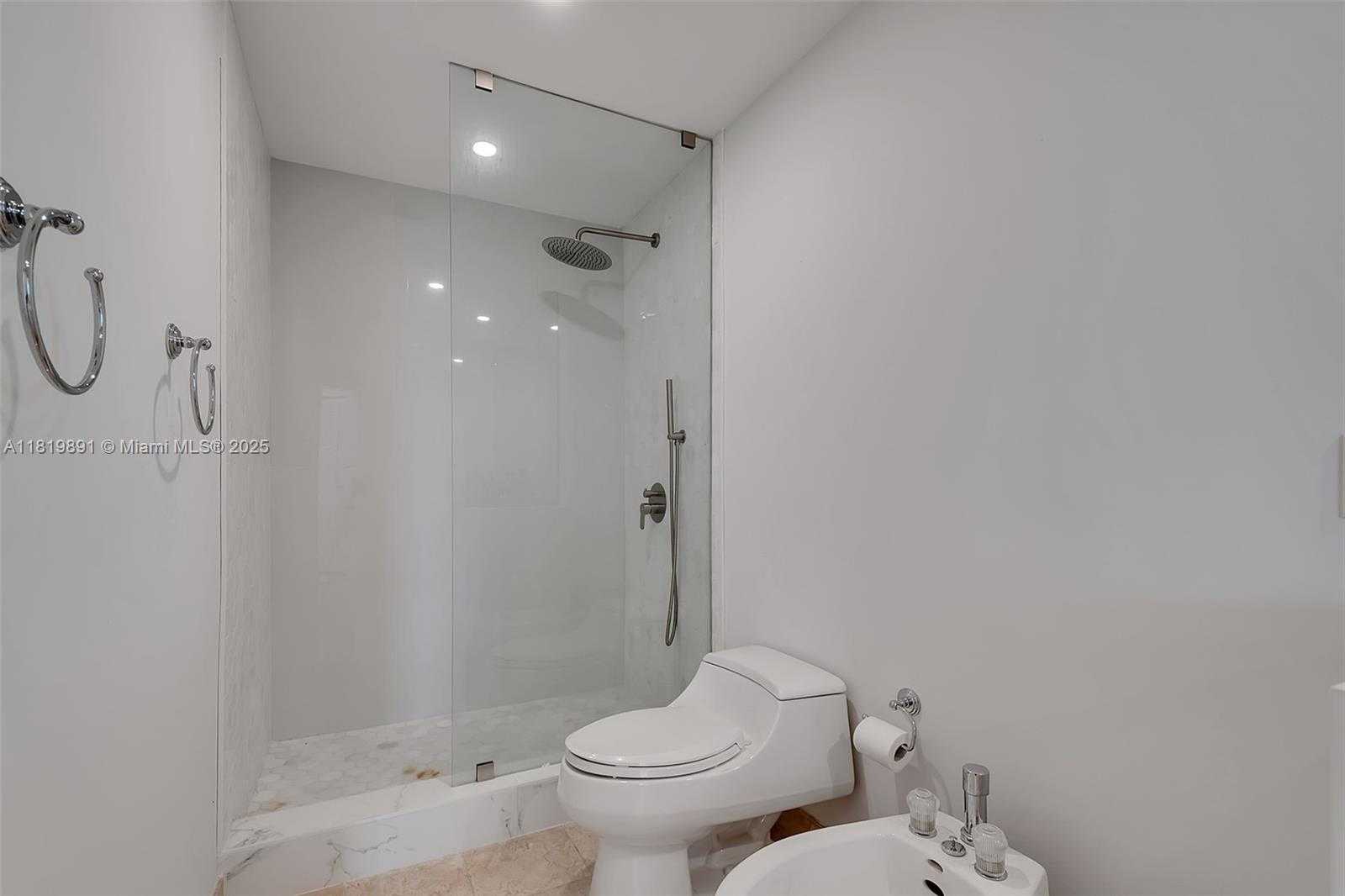 Small Image of 848 BRICKELL KEY DR #1803, Miami Number 14