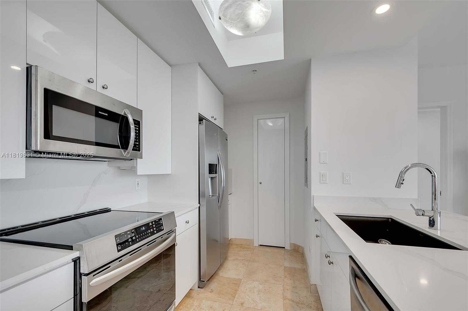Small Image of 848 BRICKELL KEY DR #1803, Miami Number 5