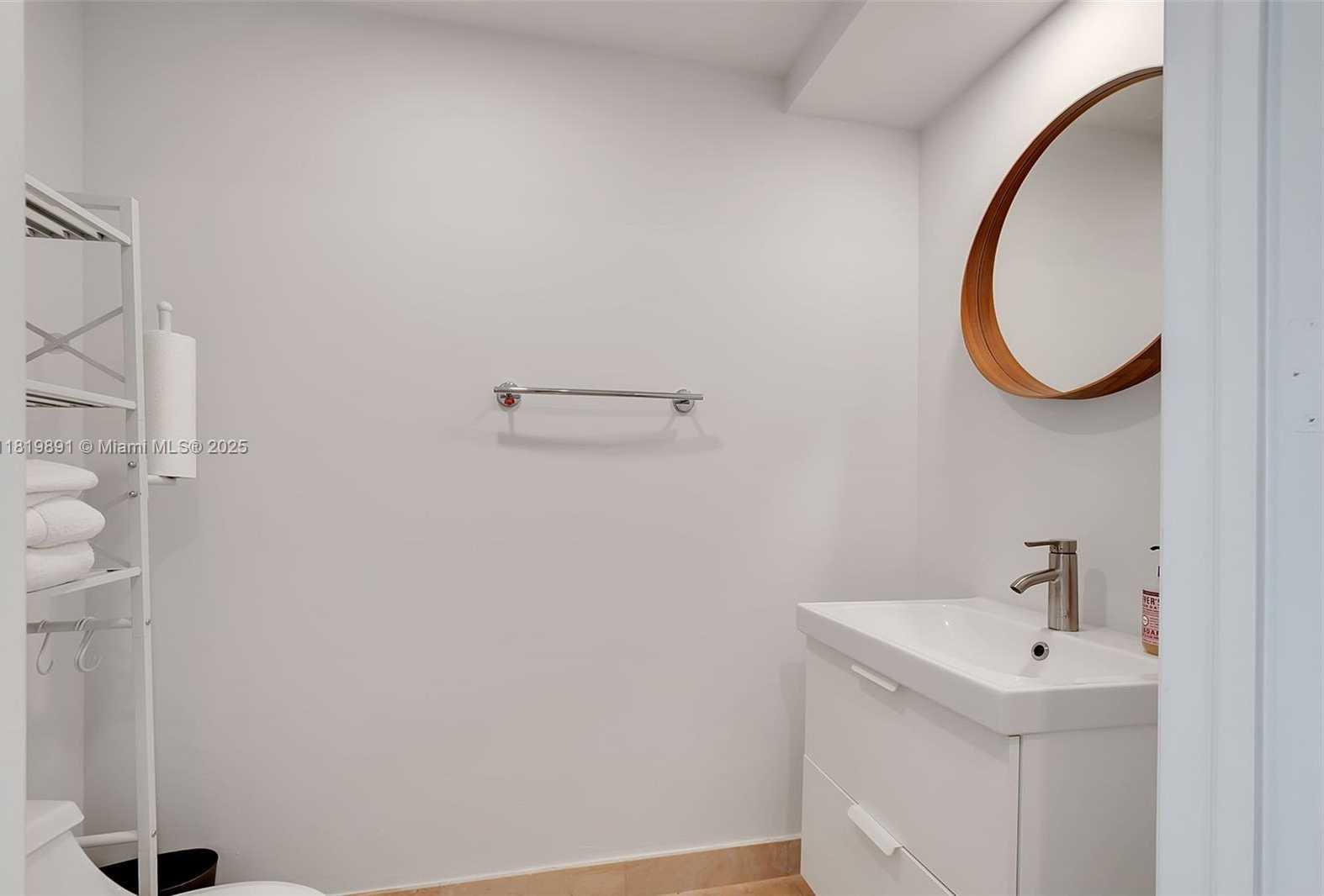 Small Image of 848 BRICKELL KEY DR #1803, Miami Number 6