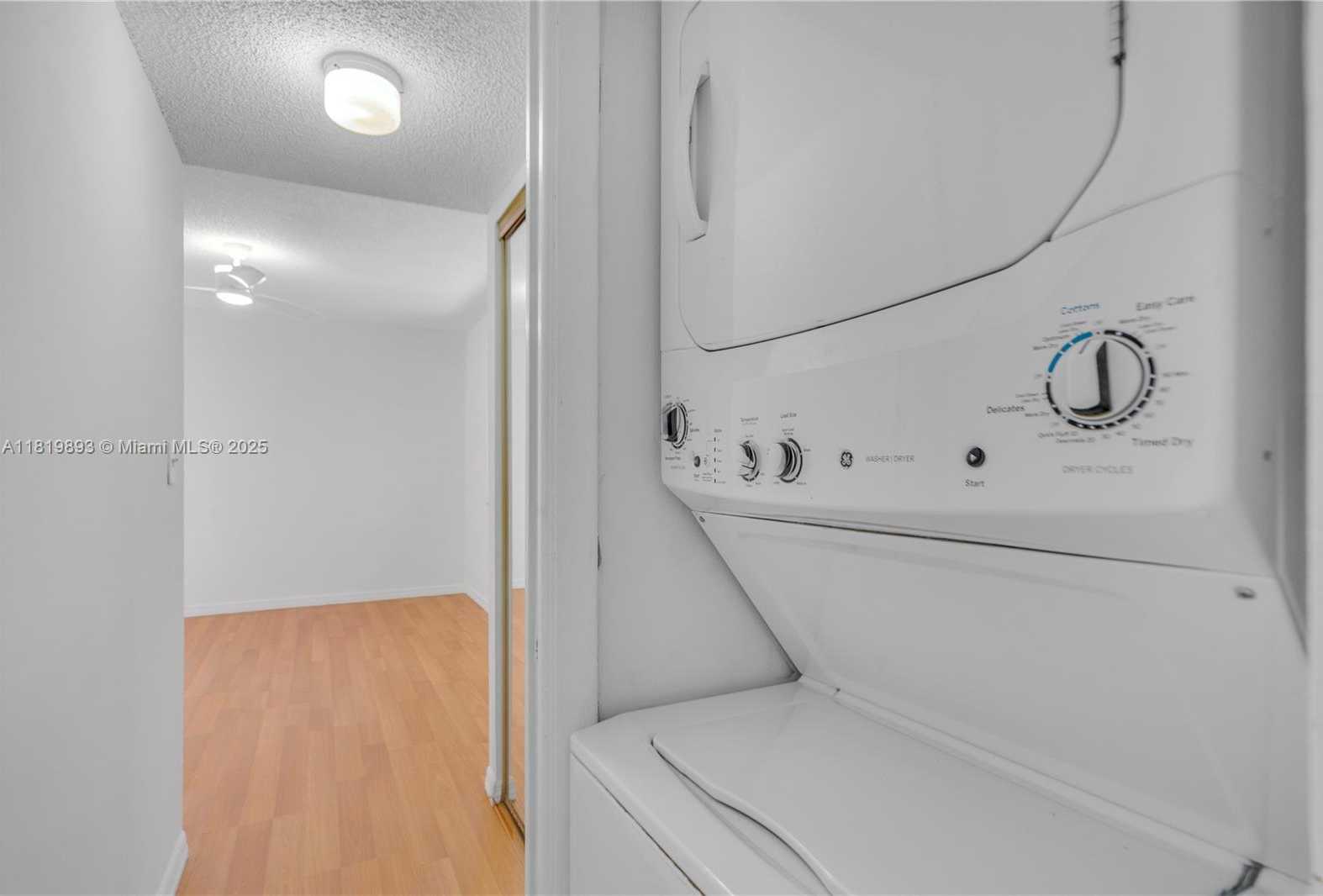 Small Image of 15495 NORTH MIAMI LAKEWAY N #101, Miami Lakes Number 13