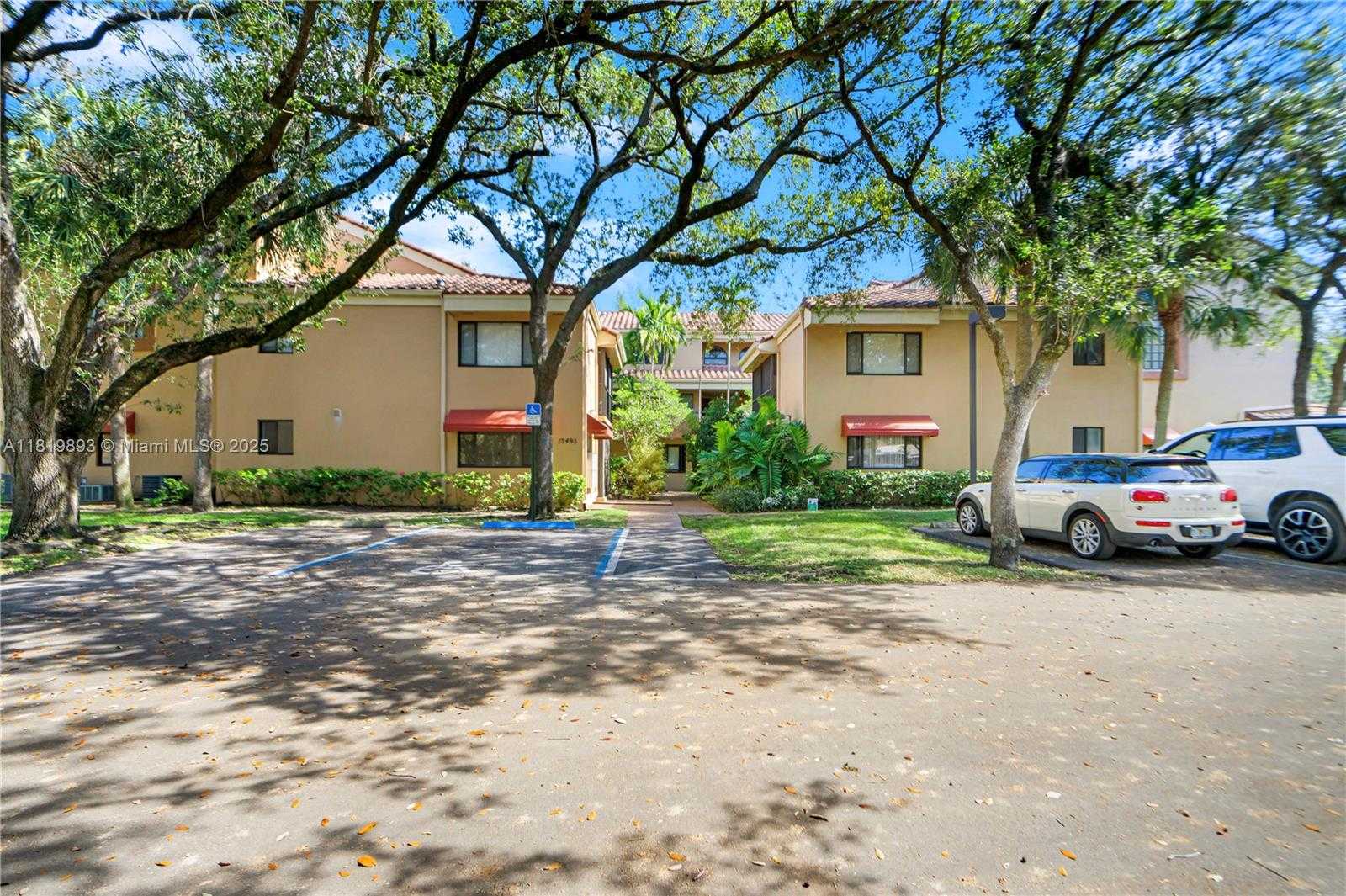 Small Image of 15495 NORTH MIAMI LAKEWAY N #101, Miami Lakes Number 19