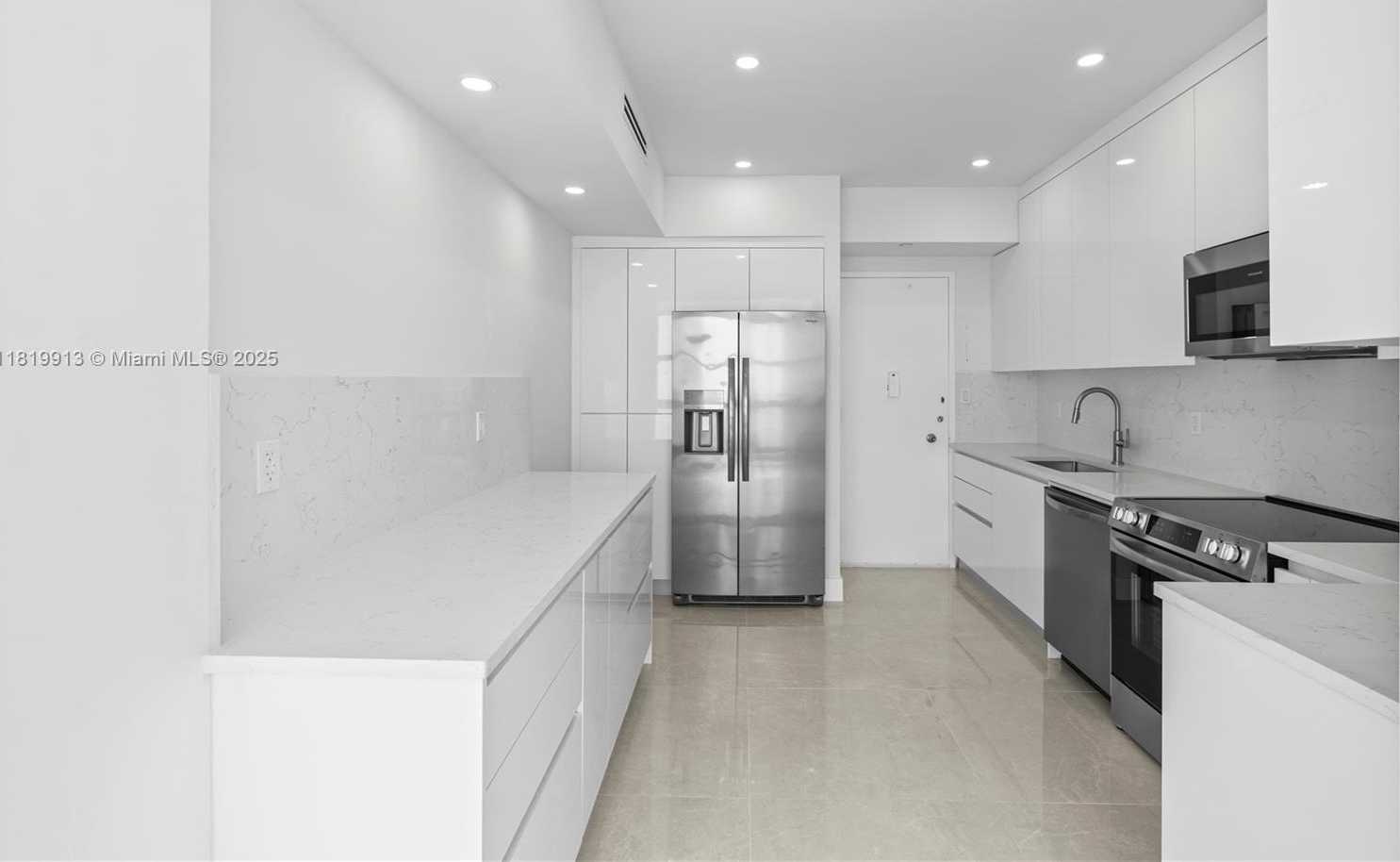 Small Image of 5055 COLLINS AVE #14H, Miami Beach Number 15
