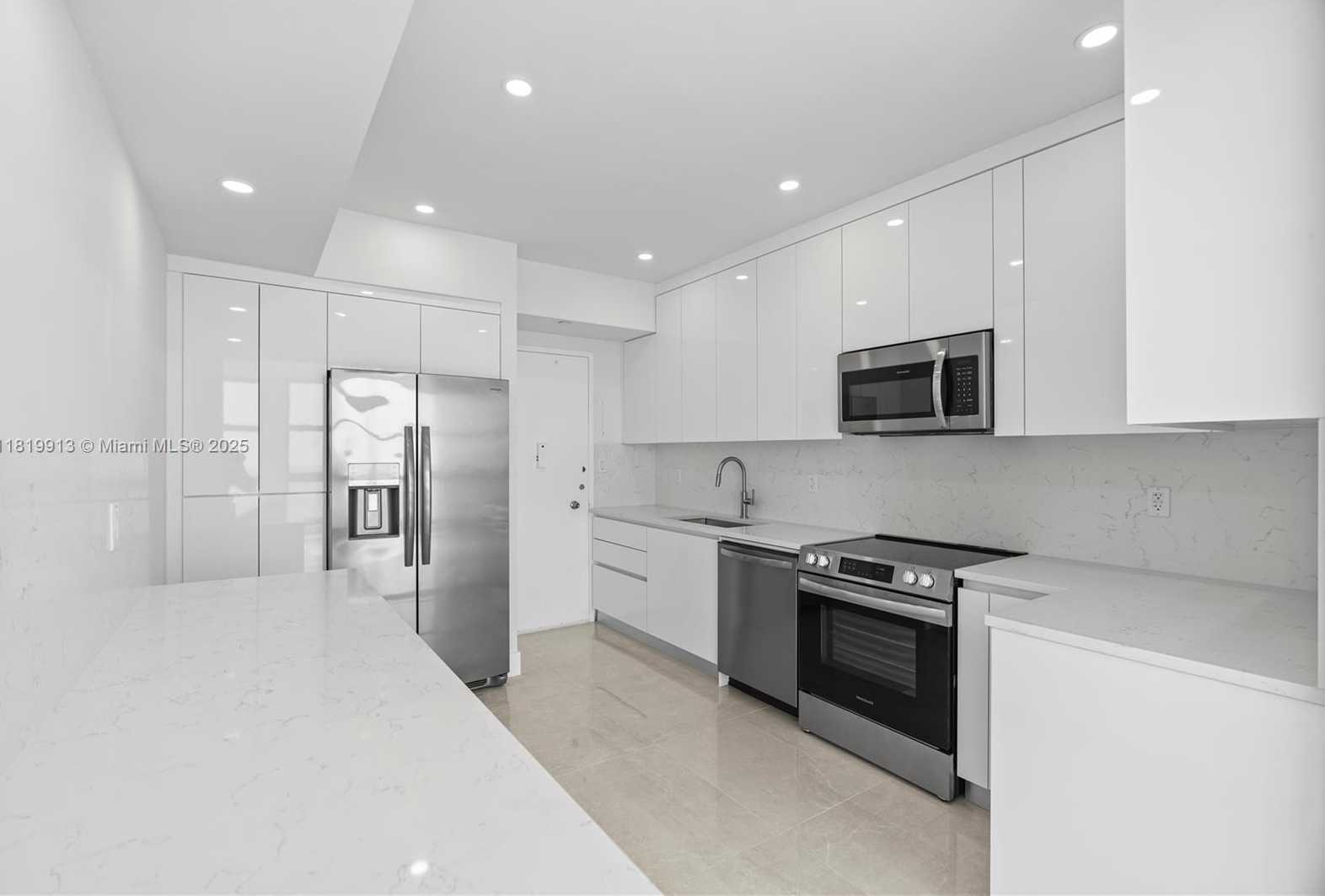Small Image of 5055 COLLINS AVE #14H, Miami Beach Number 16