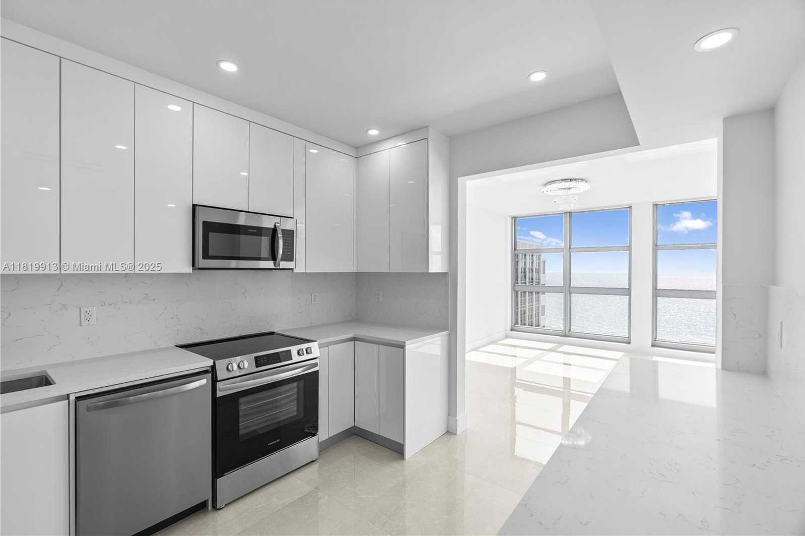 Small Image of 5055 COLLINS AVE #14H, Miami Beach Number 17