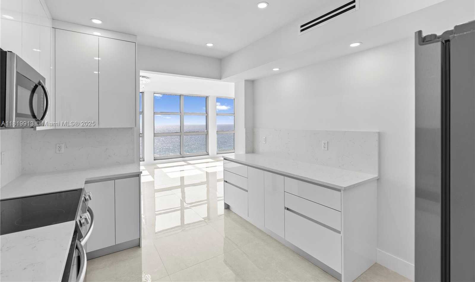 Small Image of 5055 COLLINS AVE #14H, Miami Beach Number 18