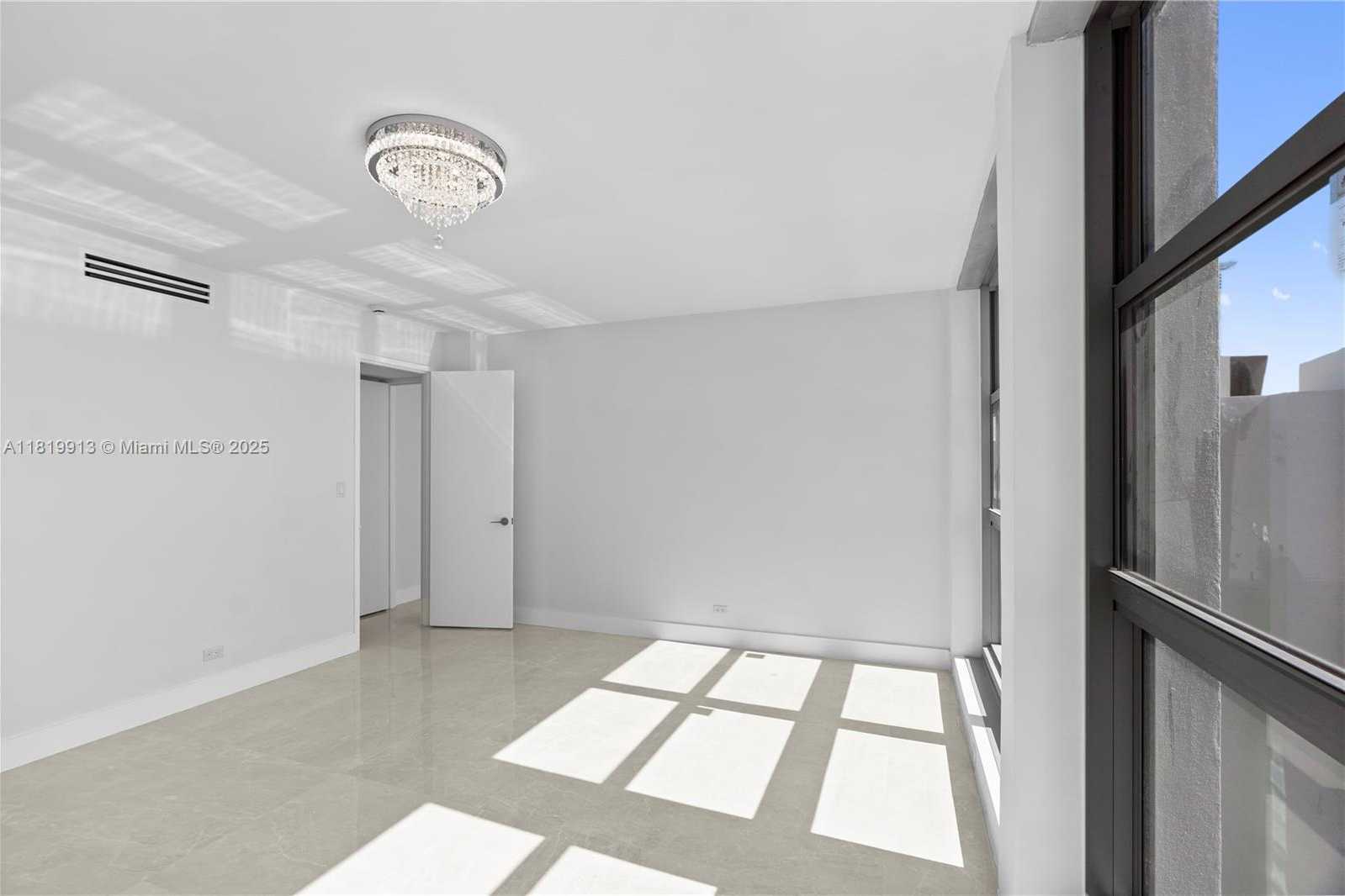 Small Image of 5055 COLLINS AVE #14H, Miami Beach Number 23