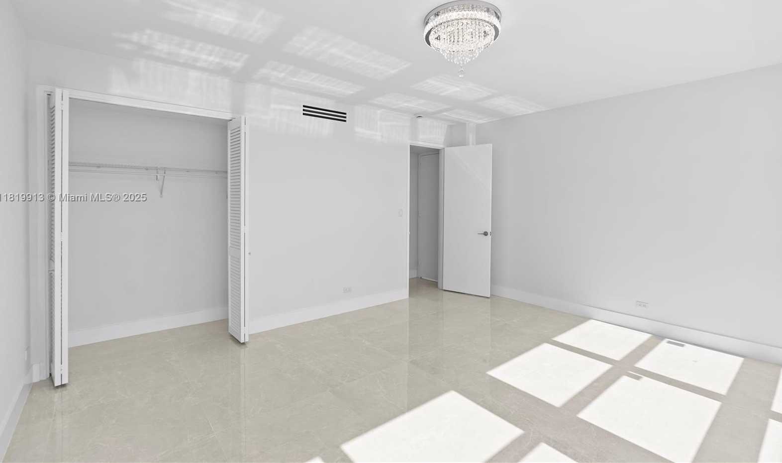 Small Image of 5055 COLLINS AVE #14H, Miami Beach Number 25