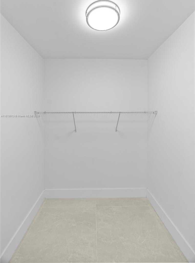 Small Image of 5055 COLLINS AVE #14H, Miami Beach Number 31