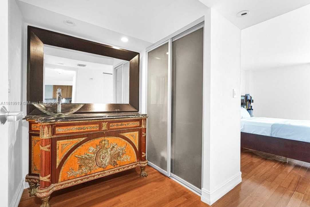 Small Image of 100 BAYVIEW DR #1223, Sunny Isles Beach Number 18