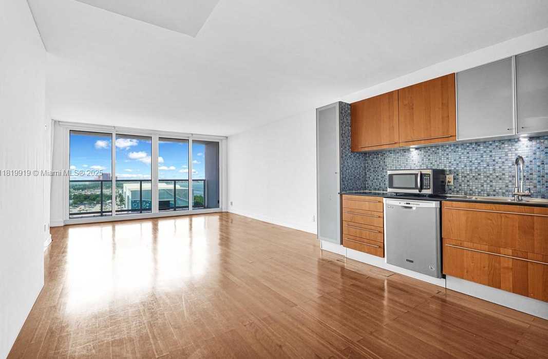 Small Image of 100 BAYVIEW DR #1223, Sunny Isles Beach Number 5
