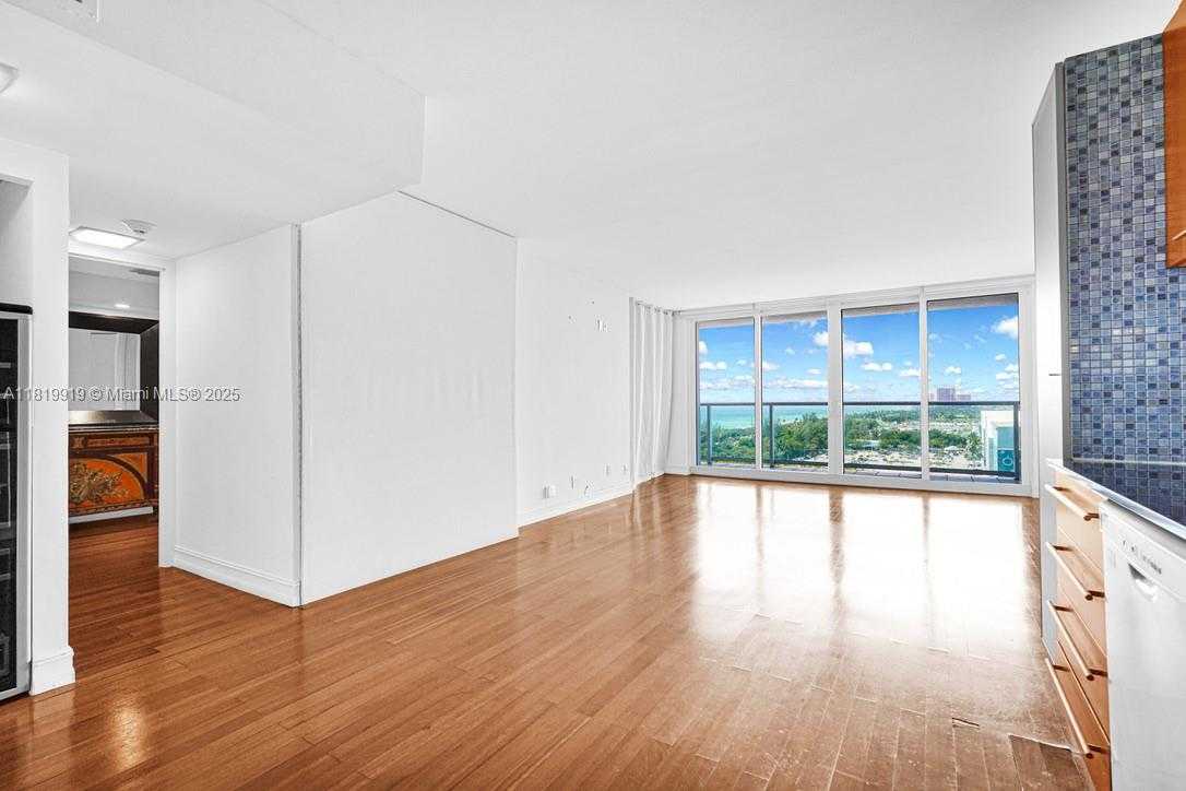 Small Image of 100 BAYVIEW DR #1223, Sunny Isles Beach Number 6