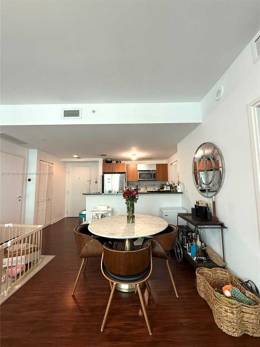 Small Image of 300 SOUTH BISCAYNE BL #T-3504, Miami Number 10