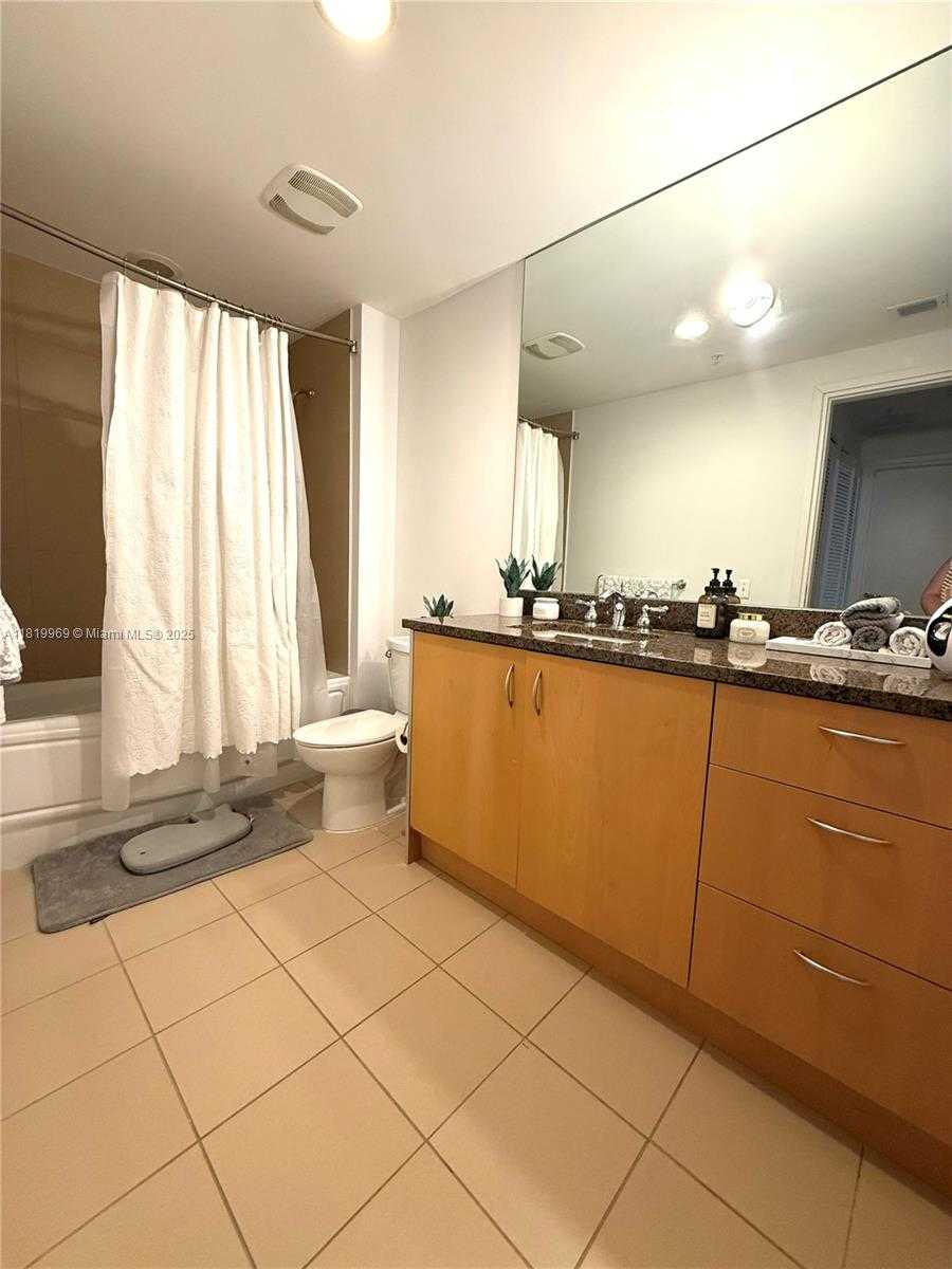 Small Image of 300 SOUTH BISCAYNE BL #T-3504, Miami Number 8