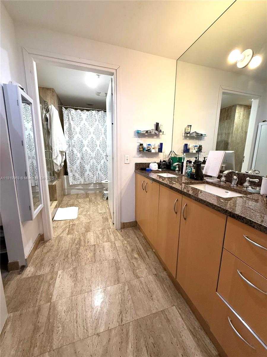 Small Image of 300 SOUTH BISCAYNE BL #T-3504, Miami Number 9