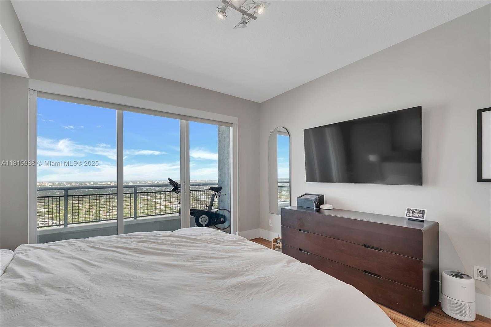 Small Image of 60 SOUTH WEST 13TH ST #3610, Miami Number 13