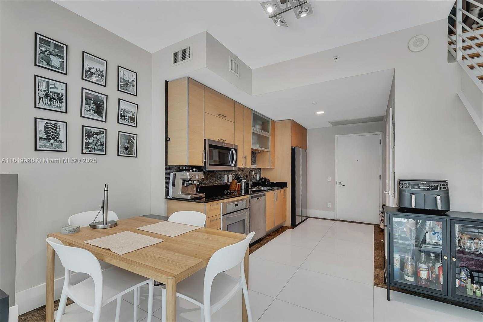 Small Image of 60 SOUTH WEST 13TH ST #3610, Miami Number 6