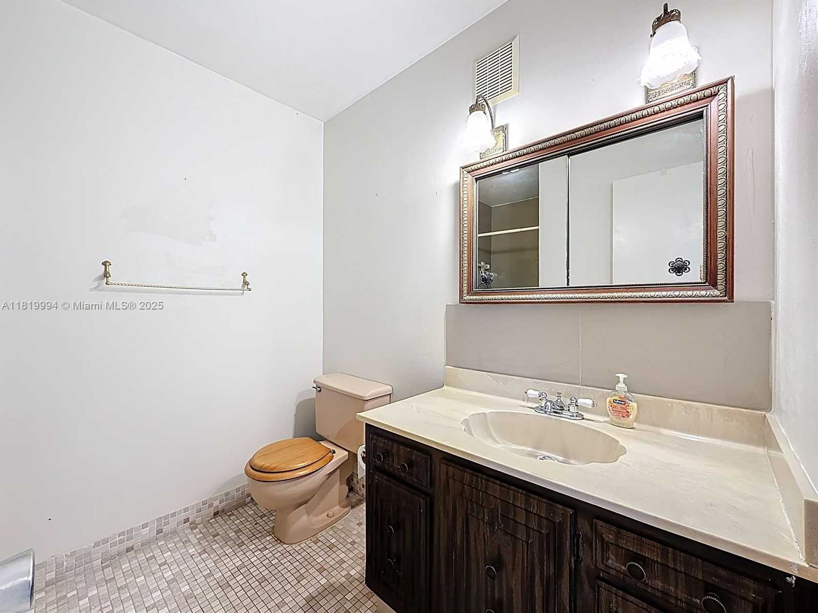Small Image of 5300 WASHINGTON ST #U305, Hollywood Number 25