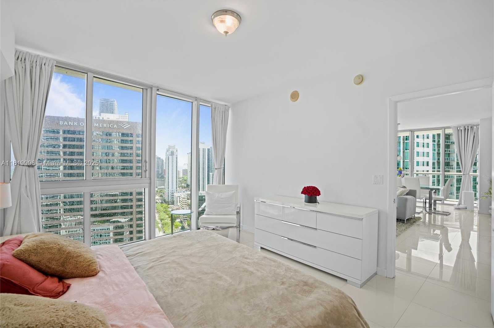 Small Image of 485 BRICKELL AVE #3608, Miami Number 22