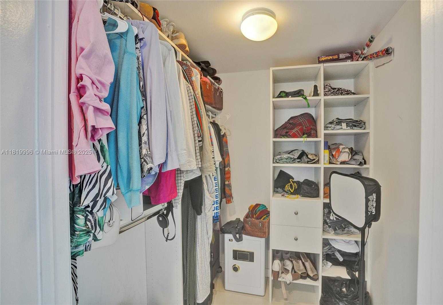 Small Image of 485 BRICKELL AVE #3608, Miami Number 25