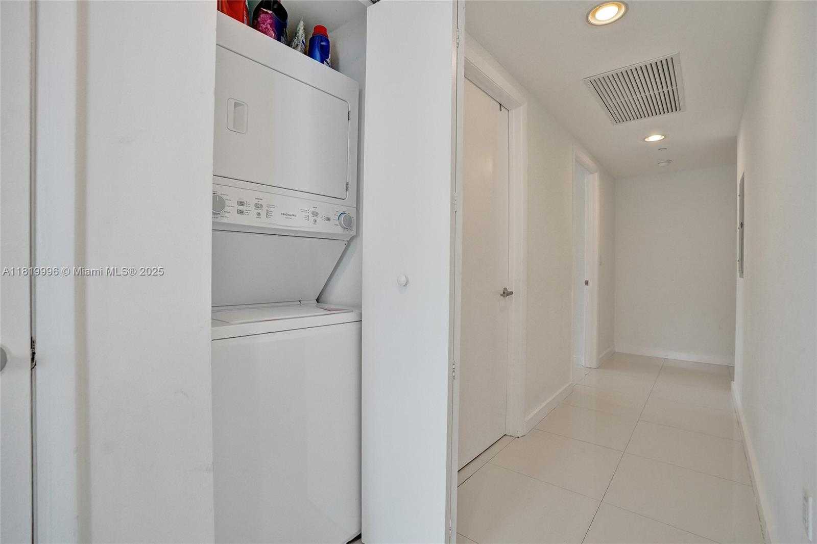 Small Image of 485 BRICKELL AVE #3608, Miami Number 31