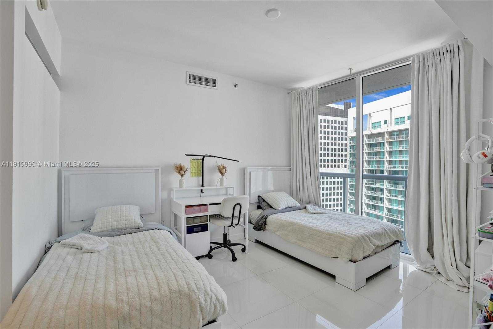Small Image of 485 BRICKELL AVE #3608, Miami Number 32