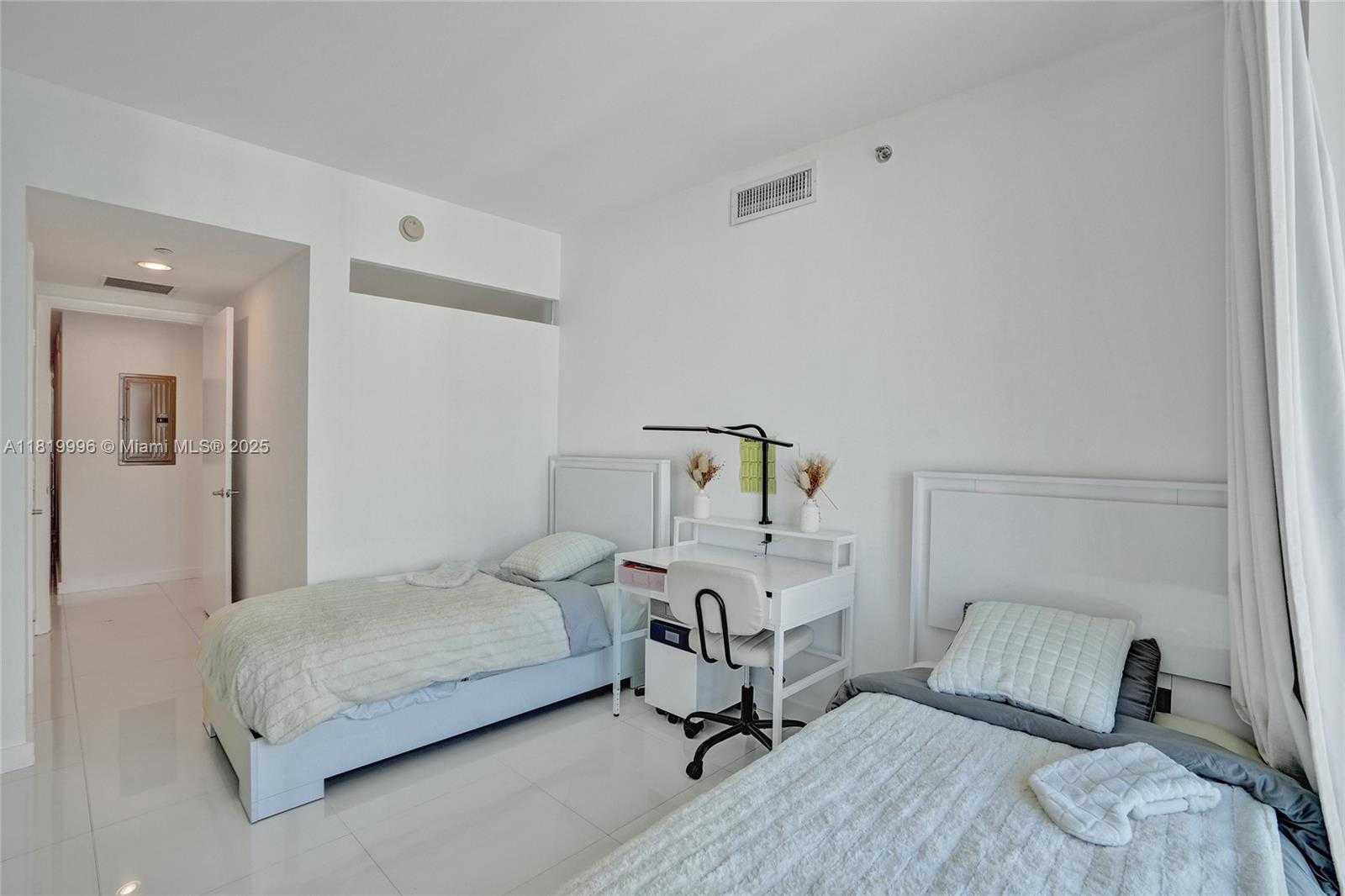 Small Image of 485 BRICKELL AVE #3608, Miami Number 33
