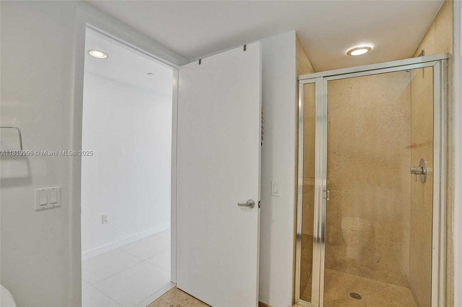 Small Image of 485 BRICKELL AVE #3608, Miami Number 34