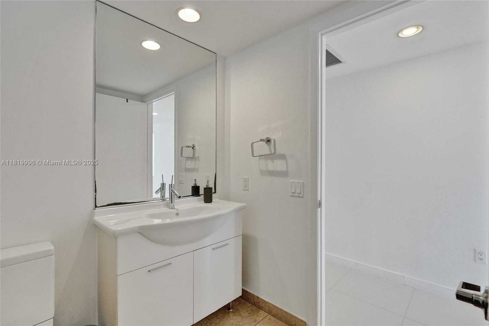 Small Image of 485 BRICKELL AVE #3608, Miami Number 36