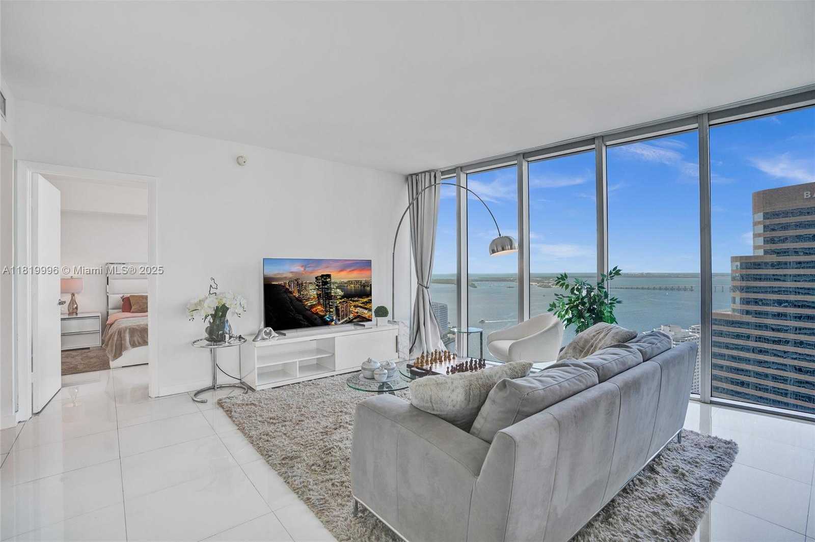 Small Image of 485 BRICKELL AVE #3608, Miami Number 4