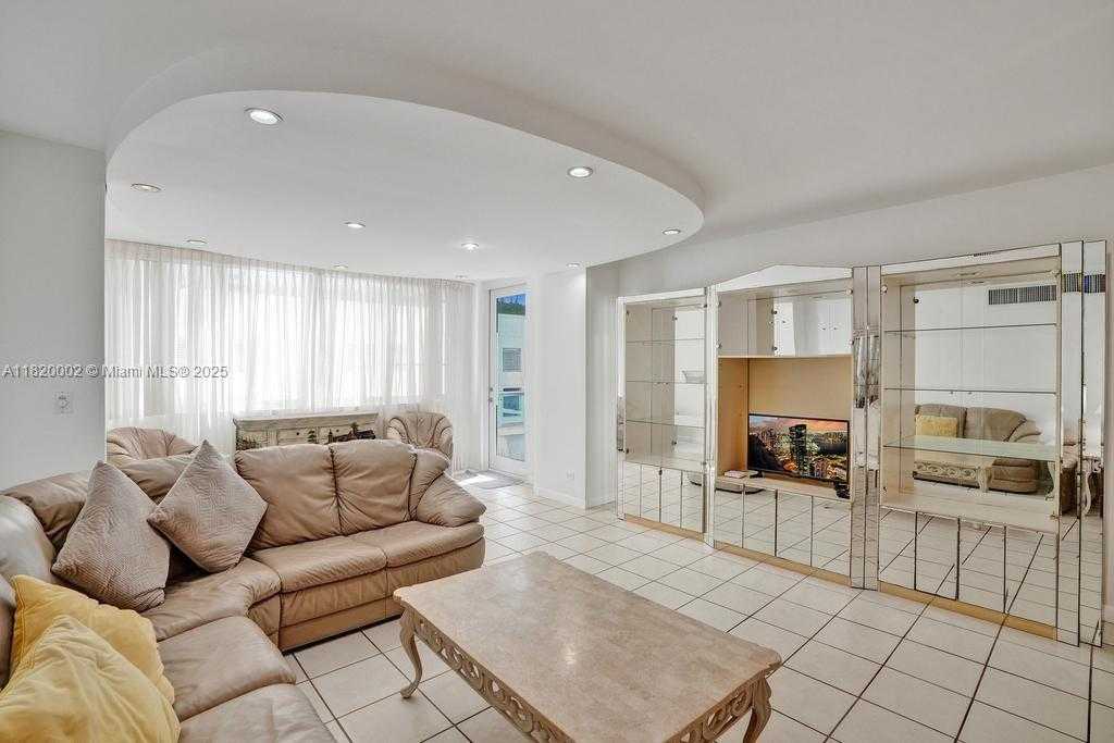 Small Image of 5005 COLLINS AVE #424, Miami Beach Number 10