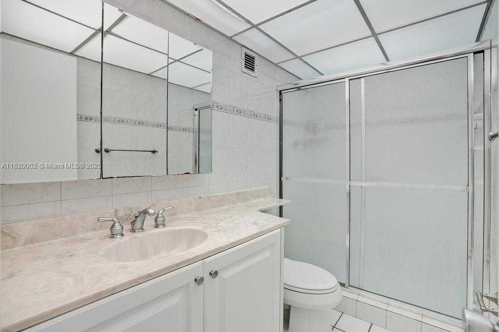 Small Image of 5005 COLLINS AVE #424, Miami Beach Number 11