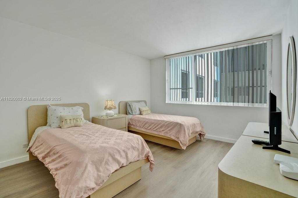 Small Image of 5005 COLLINS AVE #424, Miami Beach Number 12