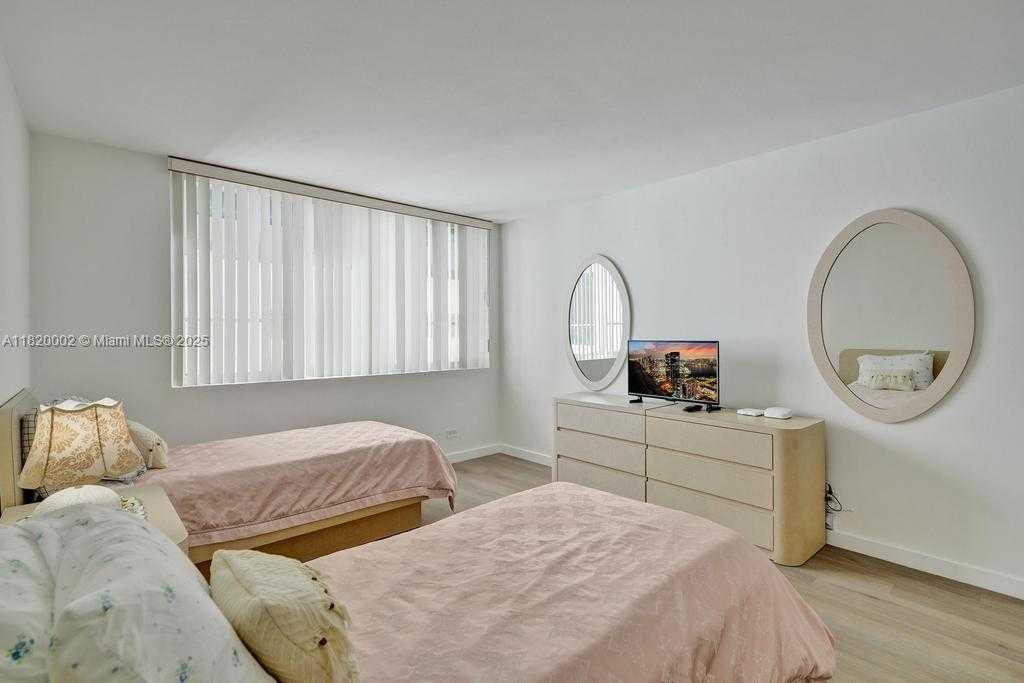 Small Image of 5005 COLLINS AVE #424, Miami Beach Number 13