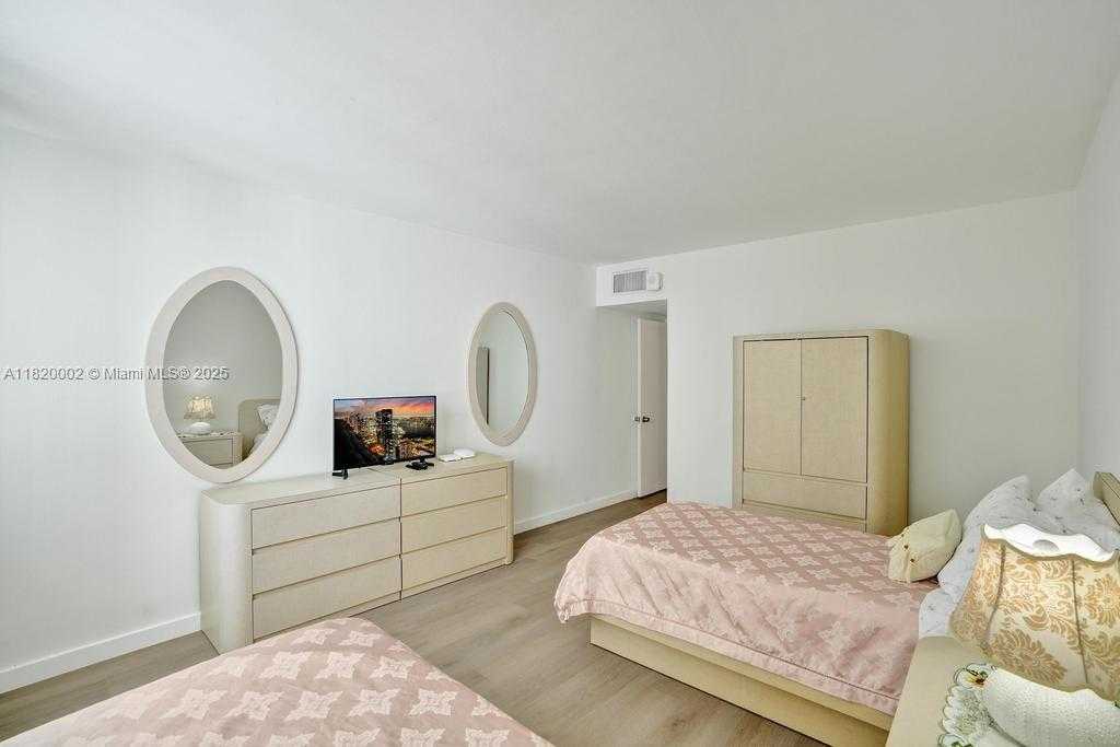 Small Image of 5005 COLLINS AVE #424, Miami Beach Number 14