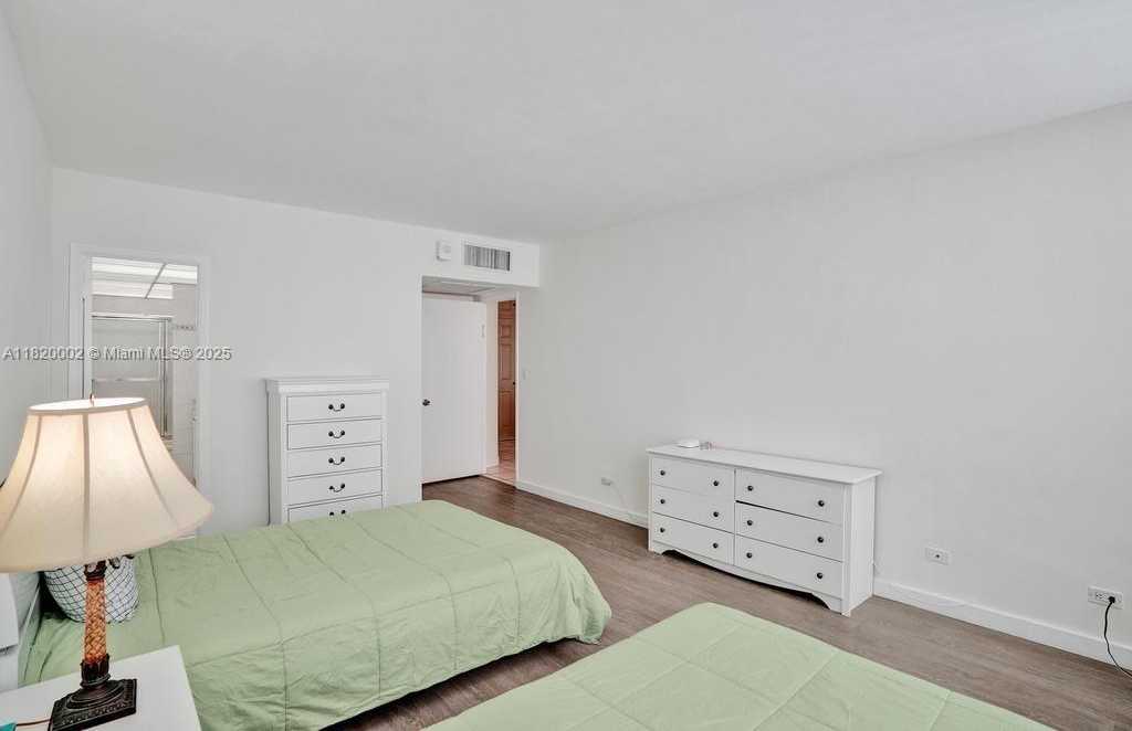 Small Image of 5005 COLLINS AVE #424, Miami Beach Number 18
