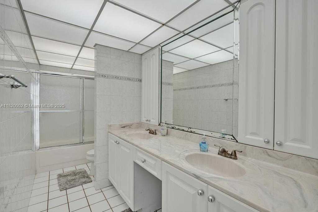 Small Image of 5005 COLLINS AVE #424, Miami Beach Number 20