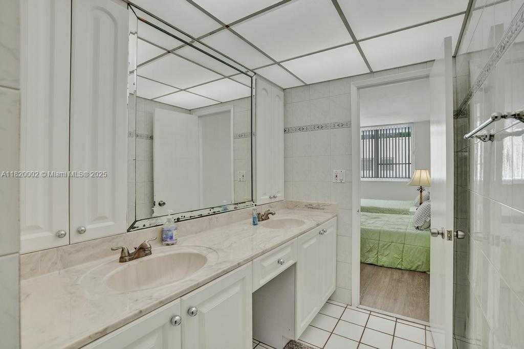 Small Image of 5005 COLLINS AVE #424, Miami Beach Number 21