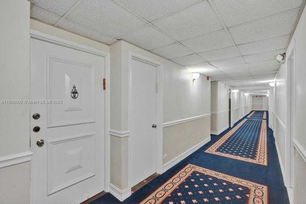Small Image of 5005 COLLINS AVE #424, Miami Beach Number 22