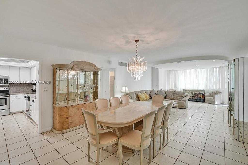 Small Image of 5005 COLLINS AVE #424, Miami Beach Number 3
