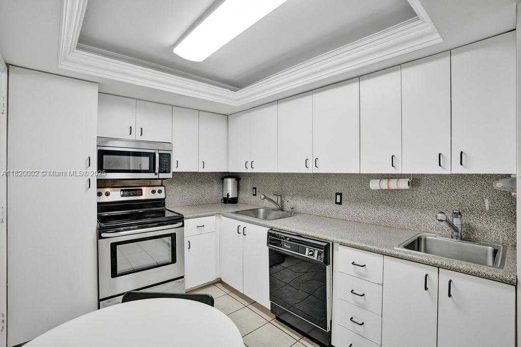 Small Image of 5005 COLLINS AVE #424, Miami Beach Number 5