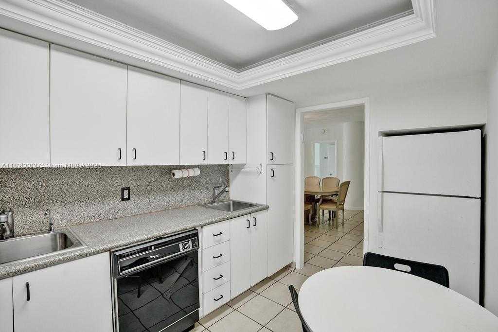 Small Image of 5005 COLLINS AVE #424, Miami Beach Number 6
