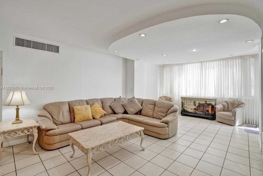 Small Image of 5005 COLLINS AVE #424, Miami Beach Number 9