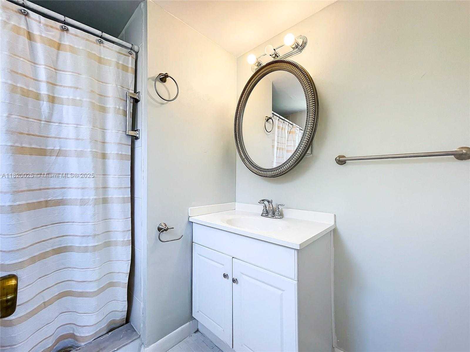 Small Image of 9850 SUNRISE LAKES BLVD #212, Sunrise Number 21